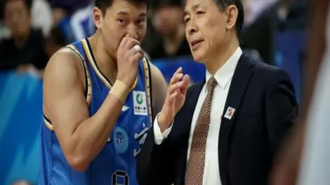 奥利塞边路助攻破门，穆西亚拉精准头球得分